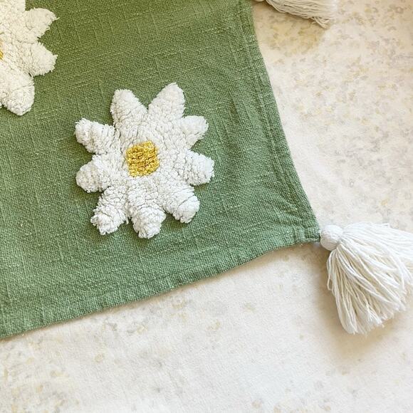 Rachel Zoe Daisy Throw Blanket Oversized Tassels 50" x 70" Blanket Floral Green - Picture 2 of 5